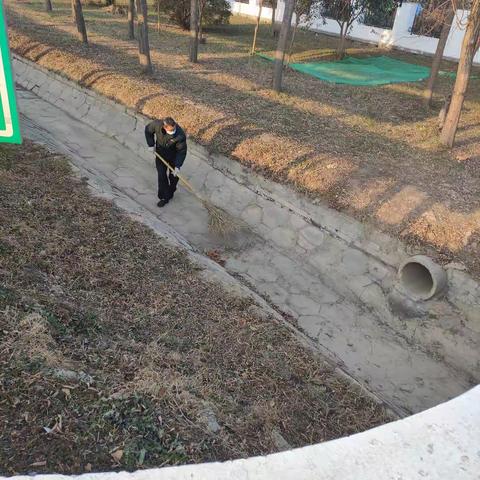 慈周寨收费站：新年从打扫卫生开始