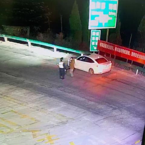 慈周寨收费站：温情守护春运路，好人好事暖人心