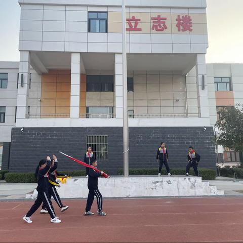 “与法同行，快乐成长”高新区深圳路小学主题升旗仪式