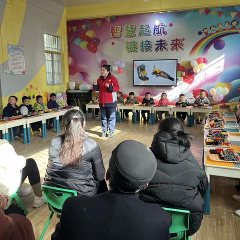 “编”出童趣 “程”现未来——豫灵镇阳光幼儿园二级一班编程汇报活动