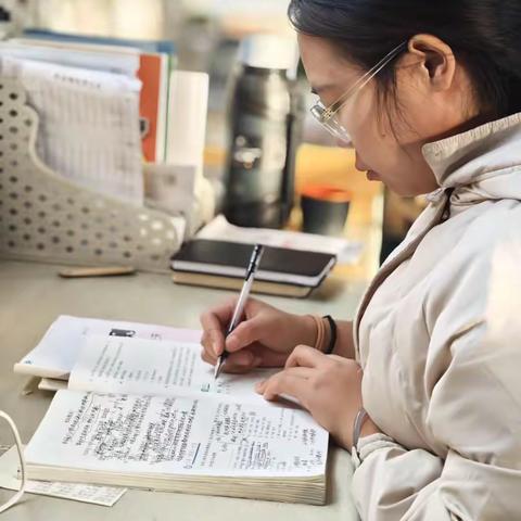 星光璀璨，师魂永驻 揭秘临汝镇四中最美教师之一