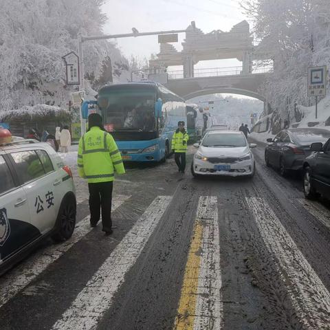 【平安春运  交警同行】渭滨交警宣讲春运交通安全   全力做好雪天路面管控工作