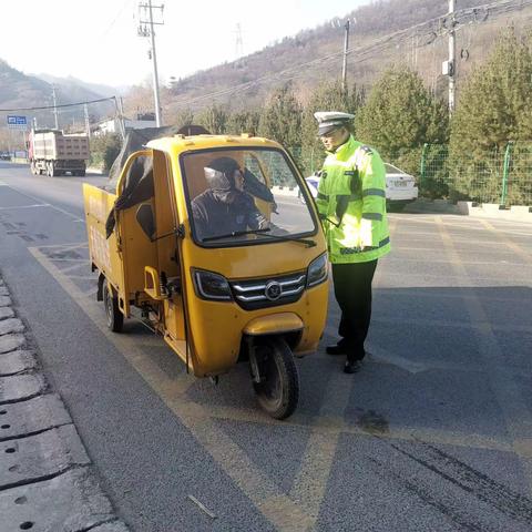 【节日我在岗】春节交警忙执勤，坚守岗位保平安