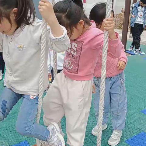 李营中心幼儿园中一班攀爬区观察记录