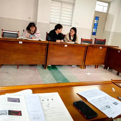 枣庄市第十三中学生地组“两轮三次”教研活动智慧教育活动课——平板教研《无脊椎动物体内没有脊柱》