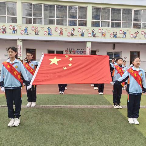 丛台区赵都小学开展“缅怀先烈，立志成才”主题升旗活动