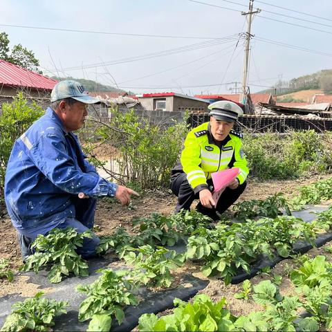 溪湖交警走进田间地头持续开展农村交通安全宣传活动