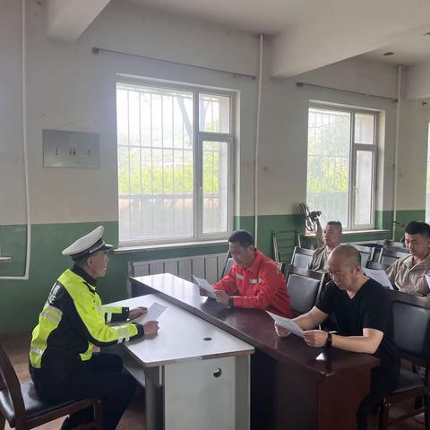 溪湖交警大队召开建筑施工部门交通安全协调会