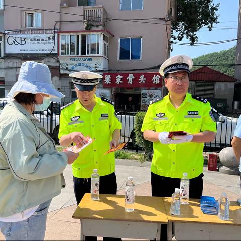 人人讲安全 个个会应急丨溪湖交警积极开展“安全生产月”宣传活动