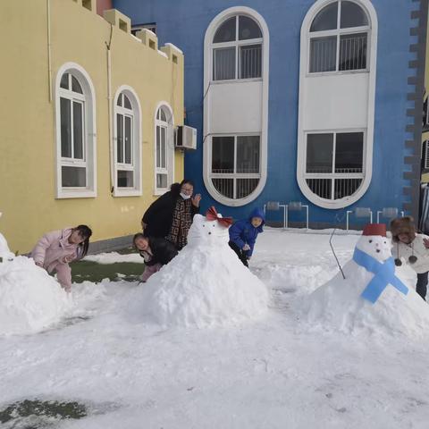 新户镇中心幼儿园大二班特色活动—一起玩雪吧🌨️