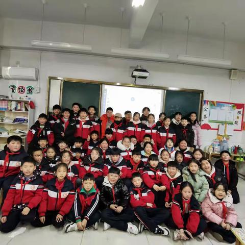 浸润书香，牵着蜗牛“书海拾贝”"4年级5班读书活动纪实