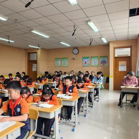 夏夜流萤照书窗 童声琅琅话勤学 ——记第六次课改大讲堂