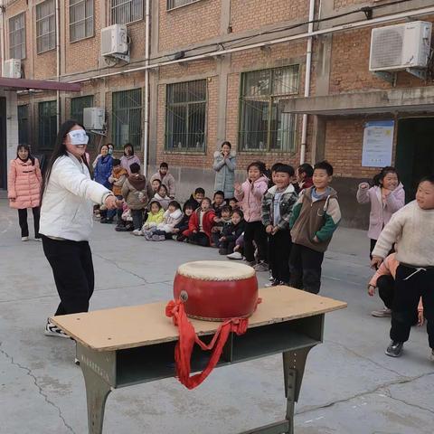 城关镇涧东小学：三月春风暖  浓情“三八”节