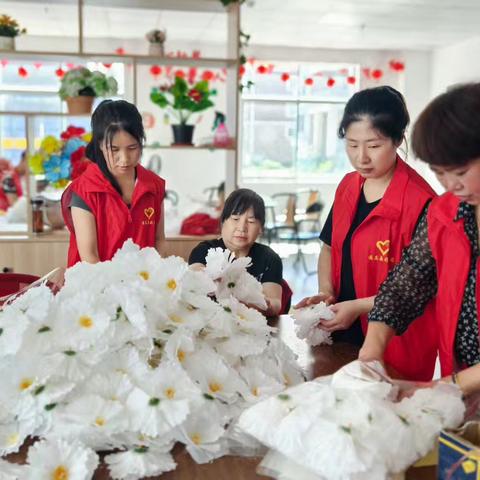 爱心汇聚，点亮生活的色彩