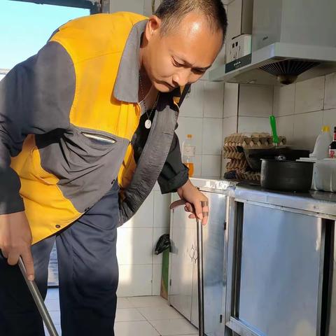 精河信号车间六月第三周“三促三保”之星李新宏