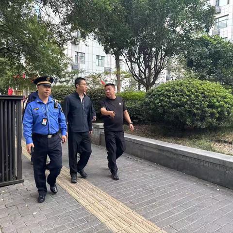 文艺路街道办事处主任张文峰带队检查城市治理相关工作