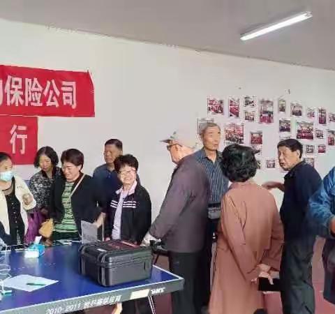 学习贯彻二十大精神--亳州公司开展离退休人员鹰瞳健康检测活动