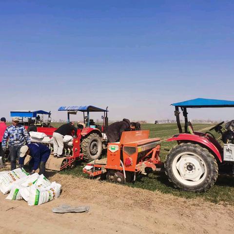 农机服务“三贴近”，助农兴农正当时-华州区农机中心深入开展“三贴近”服务活动