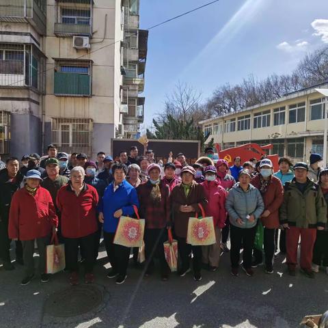 家家户户网相连 群策群力防诈骗 亮甲店社区携手中信银行开展防诈骗宣传