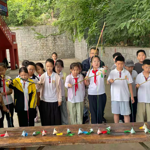 粽香满山野 古韵庆端午 ——光明路小学四（5）中队抱犊崮端午研学之旅