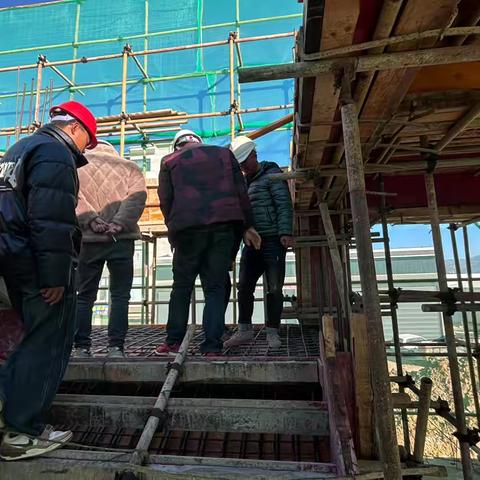 施甸县城客运站及物流综合建设项目——三期驾校、检测站客货邮业务用房4.2～7.8m柱、三层梁板钢筋模板验收工作会