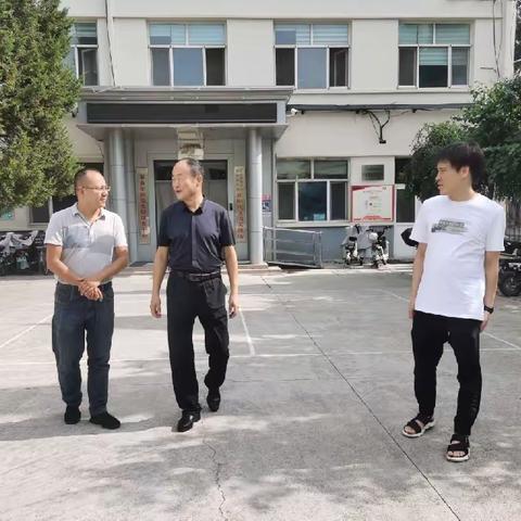 政协委员进社区 履职尽责接地气