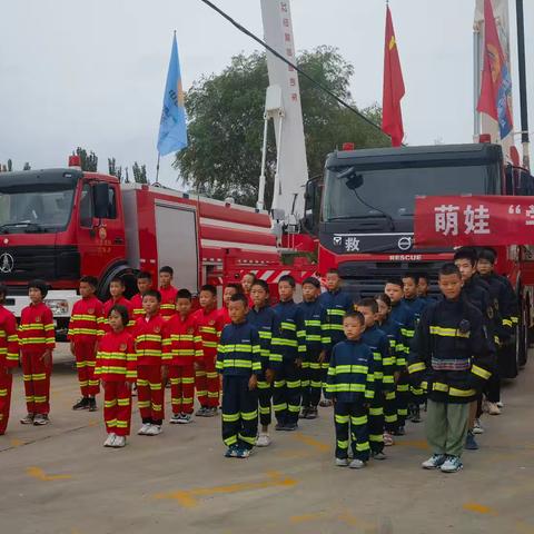 走进消防队，致敬"“火焰蓝"--吴忠市华志龙足球俱乐部参观惠安堡消防队活动