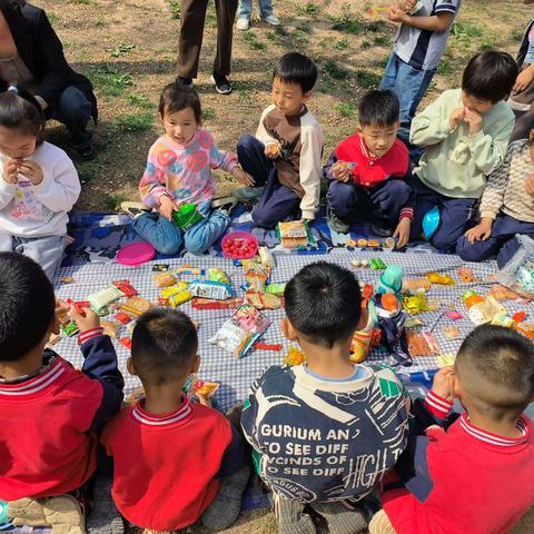 “春日游园会 悦趣好时光”蒲城县第四幼儿园大班组春游活动纪实