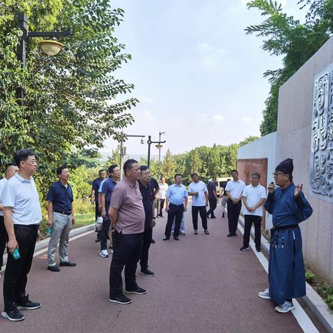白山市人大常委会副主任王代刚带队到洛阳周山森林公园调研