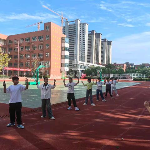 快乐成长，“羽”你同行——亳州市第四小学羽毛球社团