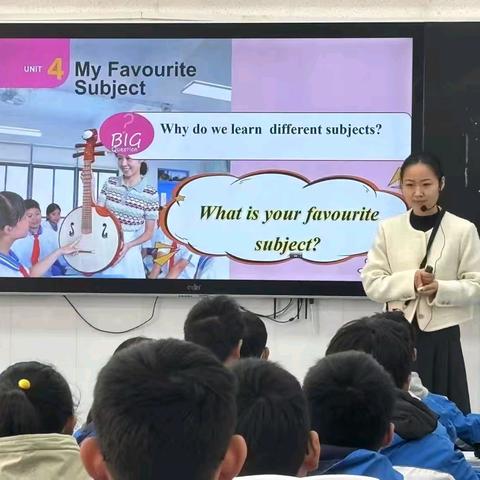 璞玉试锋芒 赛课促成长