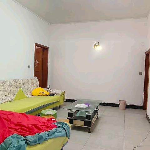 出租:瓜子巷5楼，3室2厅1卫，带平台，中装，家具家电齐全空调2台，6000元/年，随时看房66671