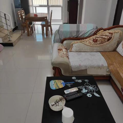 出租，小北街旁安居巷，4楼，3室2厅1卫，简装房子干净整洁，家具家电齐全，空调1台，6500元/年66671