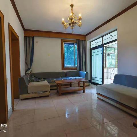 出租：雕像旁4楼，2室2厅1卫，中等装修，家具家电齐全，空调1台，有小区，可停车6500元/年66671