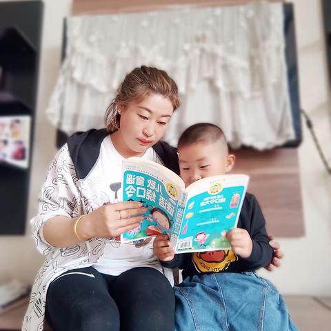 @铃铛@的简篇四月读书月活动——亲子阅读，共同成长