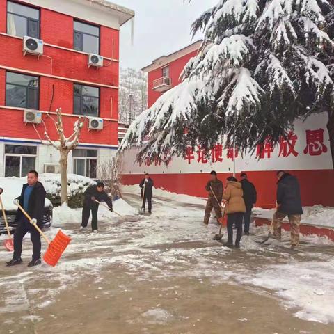 宅北乡积极组织清扫积雪，全力保障群众安全出行