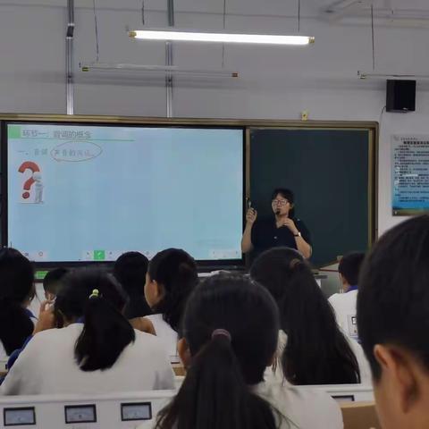 展风采    促成长——万宁市东兴学校校内公开课开始啦