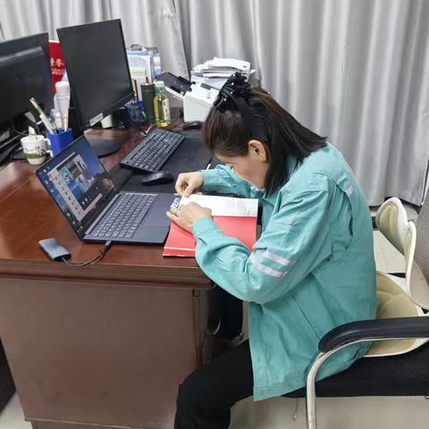 深学细悟强信念 银发聚力启新程｜国网克州供电公司组织离退休老同志线上开展专题学习