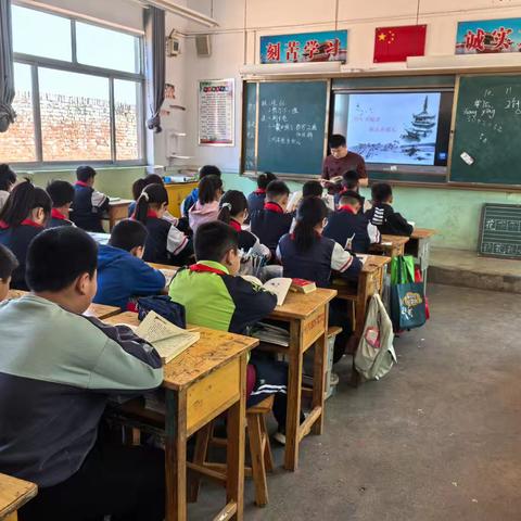 师生齐阅读，快乐共成长