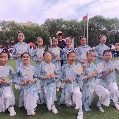 “童心四溢，尽情可爱 ”———于洪小学五年四班