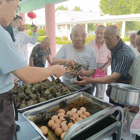 浓浓粽香情，温暖老人心