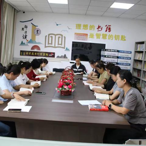 玫瑰书香伴成长 巾帼阅读绽芳华——插岗梁管护中心开展女职工主题阅读活动
