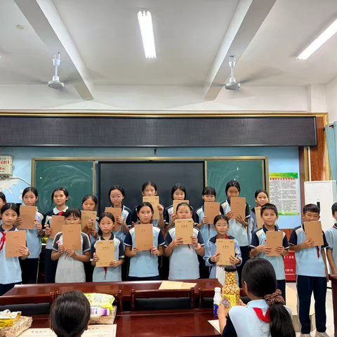 感城中心学校少先队大队部期末工作总结会议