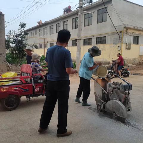 皇甫庄人居环境道路提升持续进行中