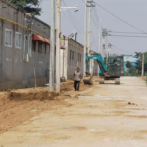 皇甫庄人居环境道路提升持续进行中