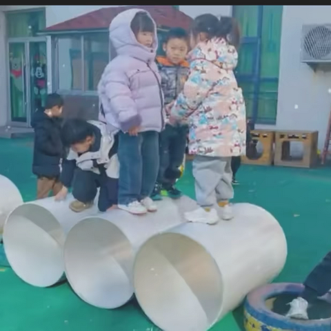 小滚筒大精彩—梅家埠街道中心幼儿园中三班户外活动