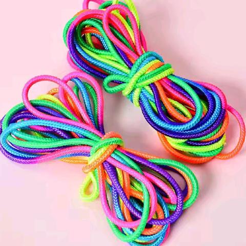 脚尖上的皮筋派对 ‍——秦丰小学课时间跳皮筋游戏