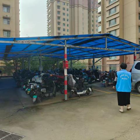 榆山街道文汇社区：在岗值班暖双节，社区守护“零距离”