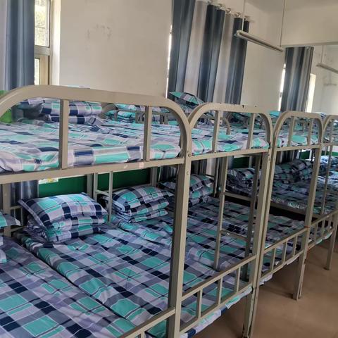 关爱学生，幸福成长——宿舍是我“家”，文明靠大家高孙小学宿舍卫生建设。