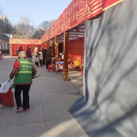 市园林局滏阳公园管理科 开展“随手捡、顺便帮、及时办”志愿服务活动